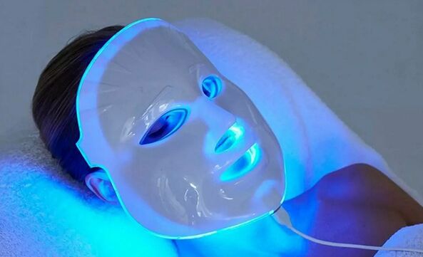 Φωτοθεραπεία LED για την καταπολέμηση των αλλαγών που σχετίζονται με την ηλικία στο δέρμα του προσώπου